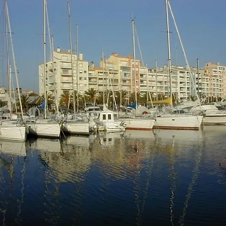 Appartement Hyeres, 1 Piece, 4 Personnes - Fr-1-335-139 * Hyères