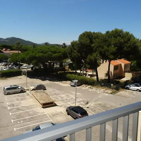 Apartment Appartement Hyeres, 1 Piece, 4 Personnes - Fr-1-335-139 *
