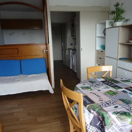 Apartment Appartement Hyeres, 1 Piece, 4 Personnes - Fr-1-335-139 *
